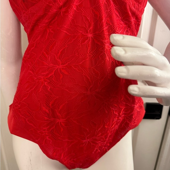 YITTY Red Lace Chemise with Scalloped V-Neck - Picture 5 of 12